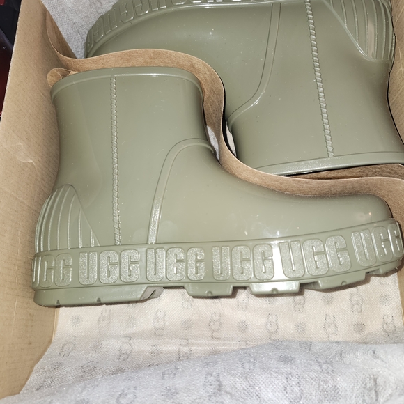UGG Olive Green Winter & Rain Boots - Picture 1 of 4